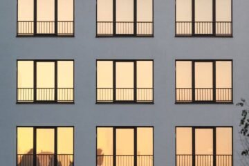 Незаконный балкон может обойтись владельцу в 5 тысяч злотых. Что важно знать покупателям квартир в Польше